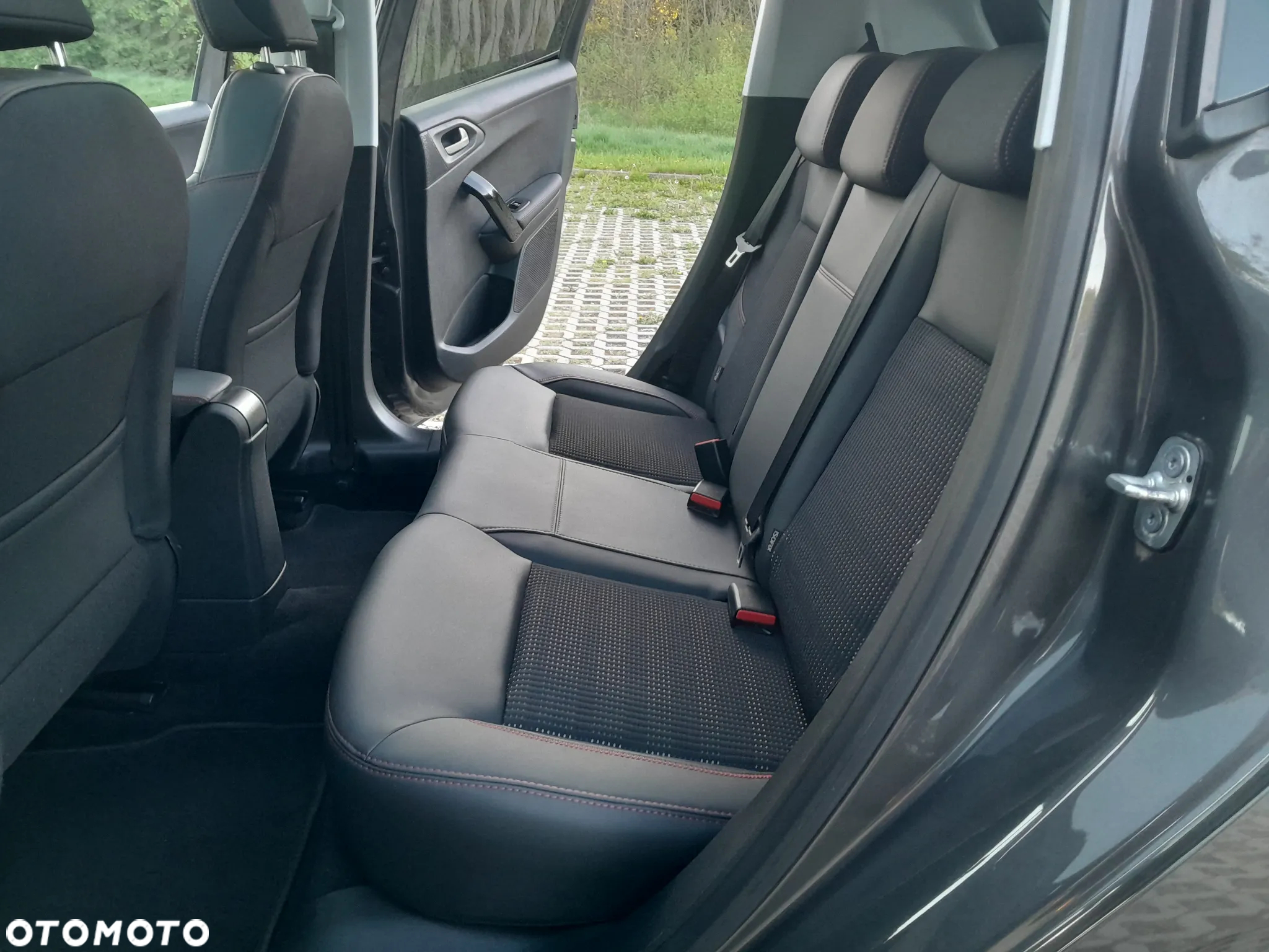 Peugeot 208 - 16