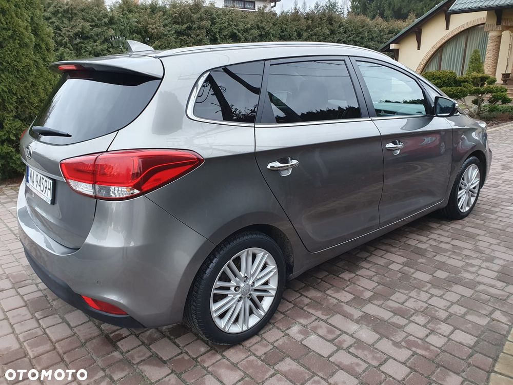 Kia Carens - 9