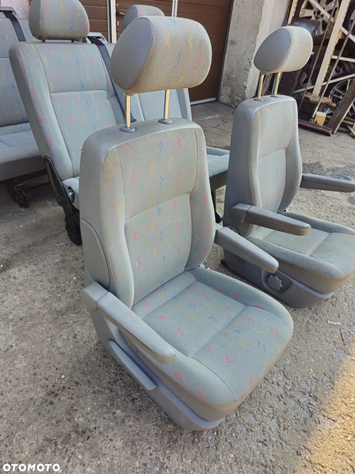 INKA Fotele  grzane kanapa 7os. VW T5 transporter czesci - 4