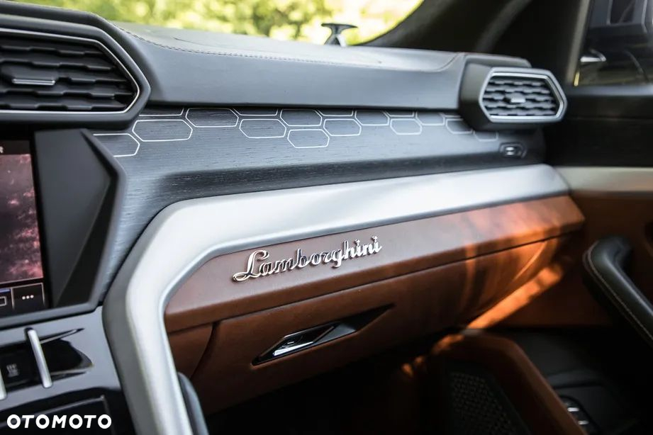 Lamborghini Urus - 13