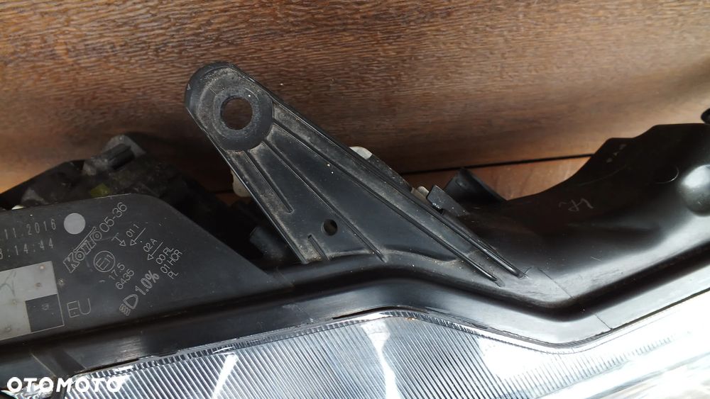 Lampa przednia prawa zwykła Toyota Avensis t29 lift - 4