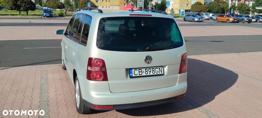 Volkswagen Touran 1.9 TDI DPF BlueMot Trendline - 3