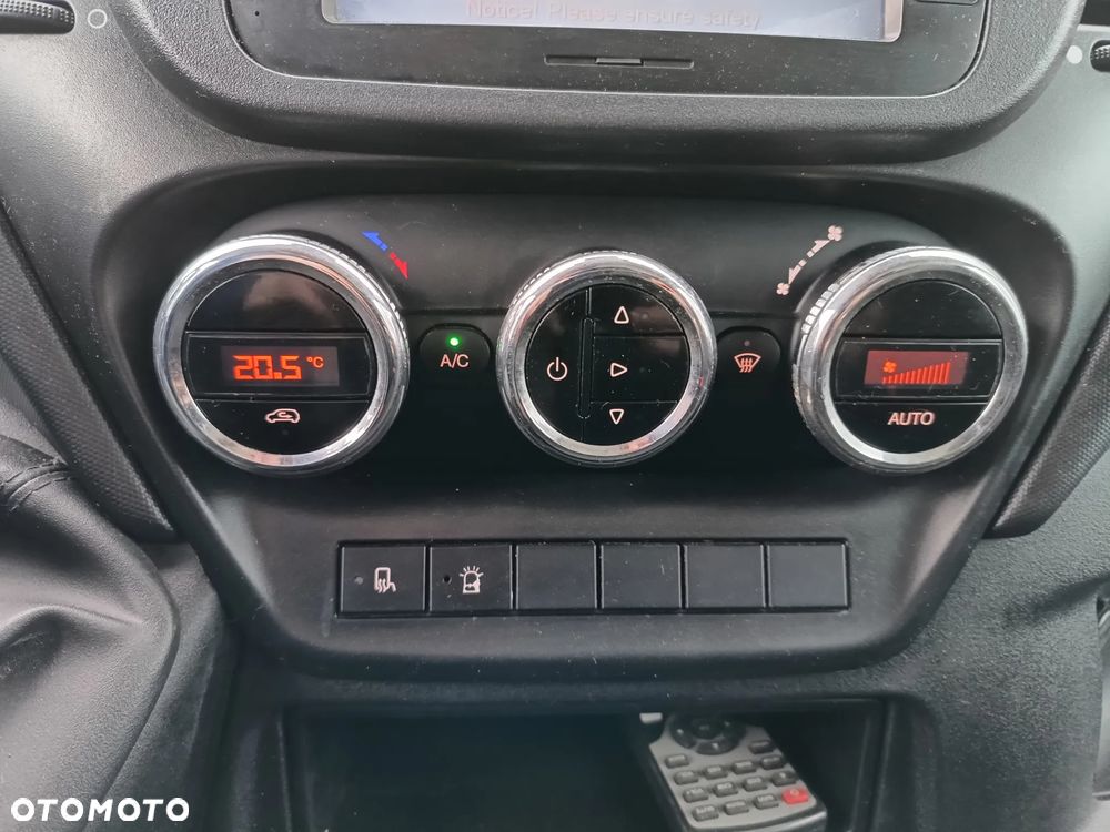 Iveco DAILY 35s13 L2H2 2.3 diesel 126kM, HAK(uciąg 3.5t) OPONY ZIMOWE BDB STAN, OGINALNY NISKI PRZEBIEG! Gotowy do pracy! - 34