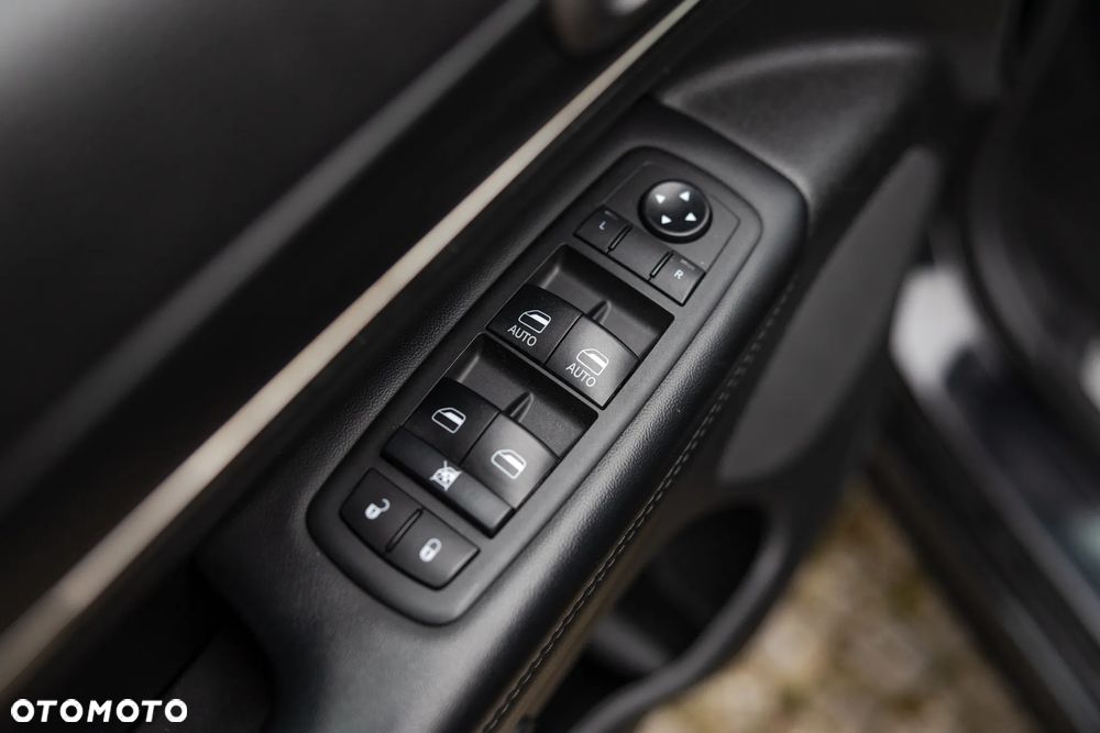 Jeep Grand Cherokee - 31