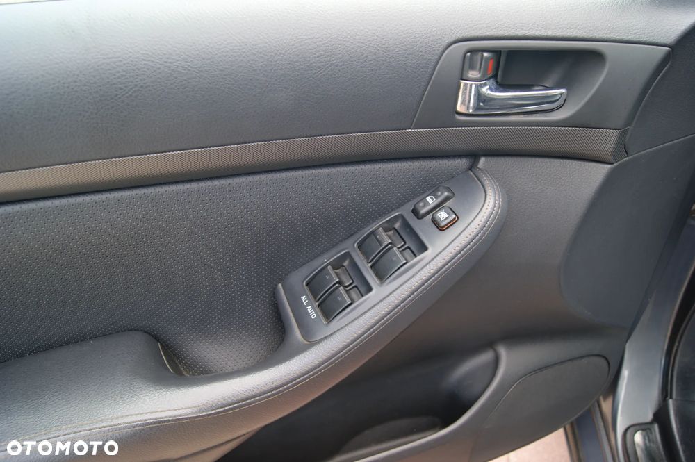 Toyota Avensis 2.0 VVT-i Sol - 15