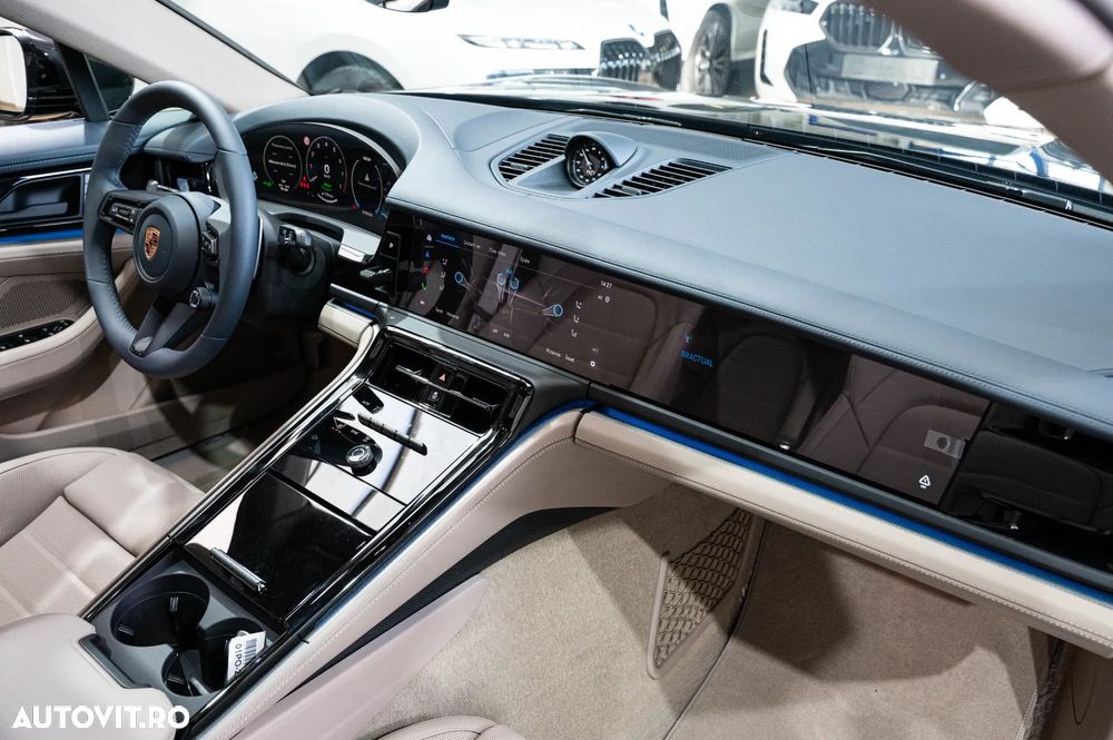 Porsche Panamera - 33