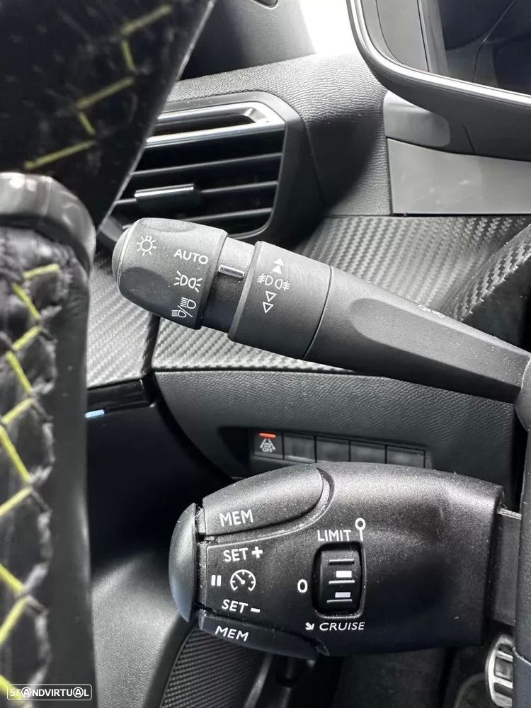 Peugeot 2008 1.2 PureTech GT - 38