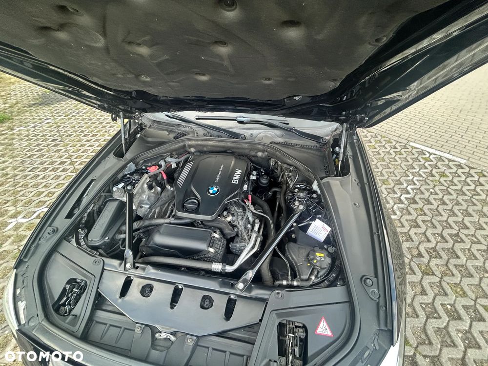BMW Seria 5 520d xDrive - 14