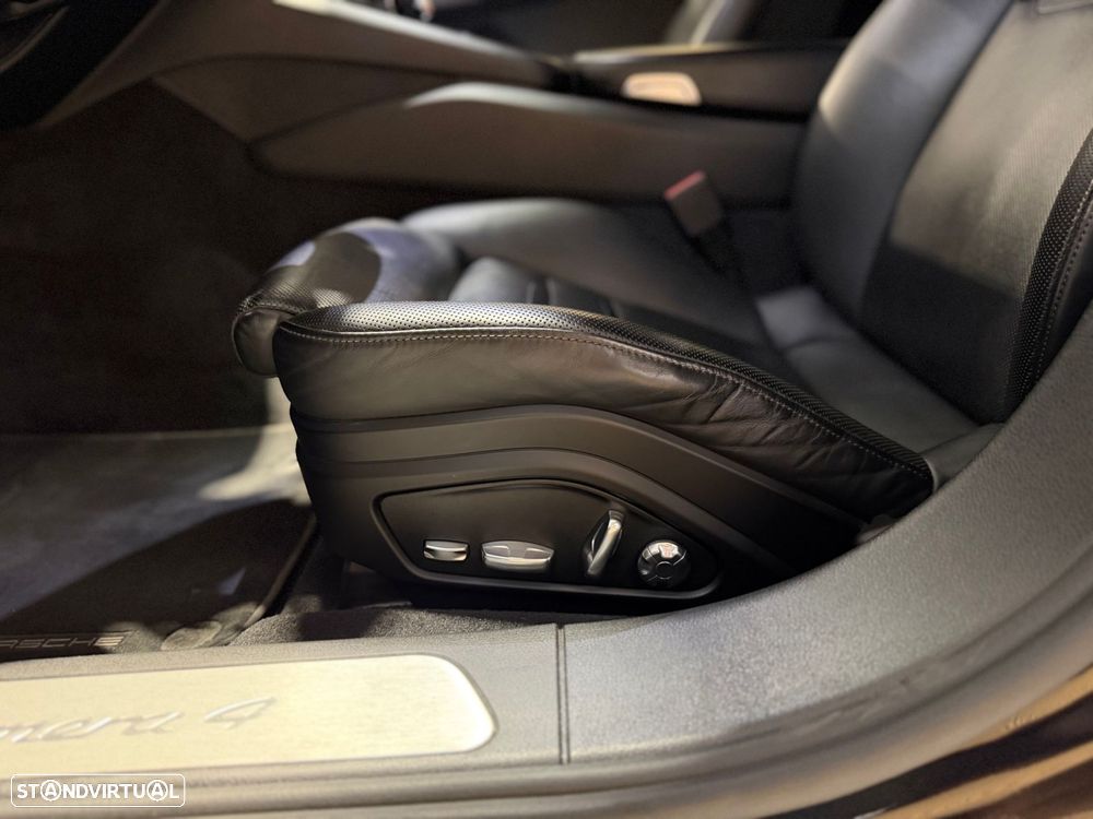 Porsche Panamera Sport Turismo 4 E-Hybrid Edition 10 Anos - 19