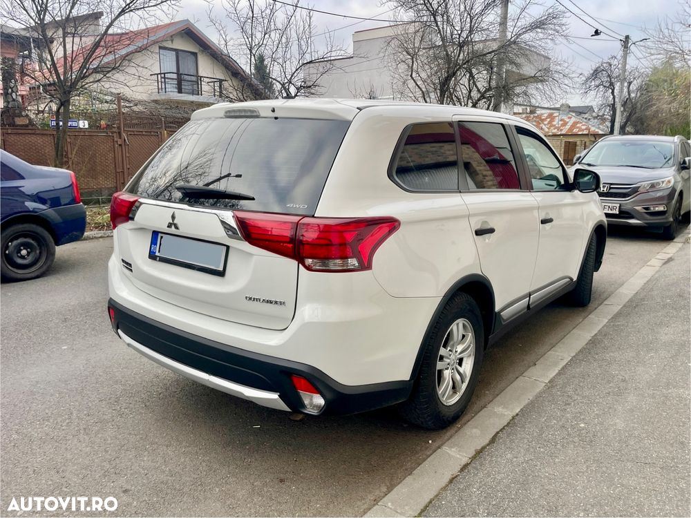 Mitsubishi Outlander 2.2 Litre DI-D AWD Intense - 5