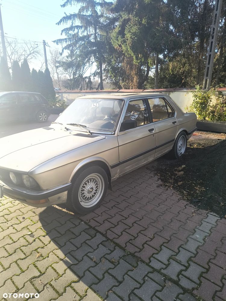 BMW Seria 5 525 i - 3