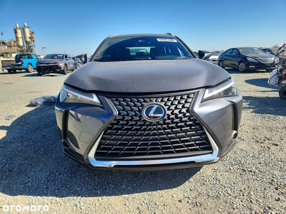 Lexus UX 300h - 6