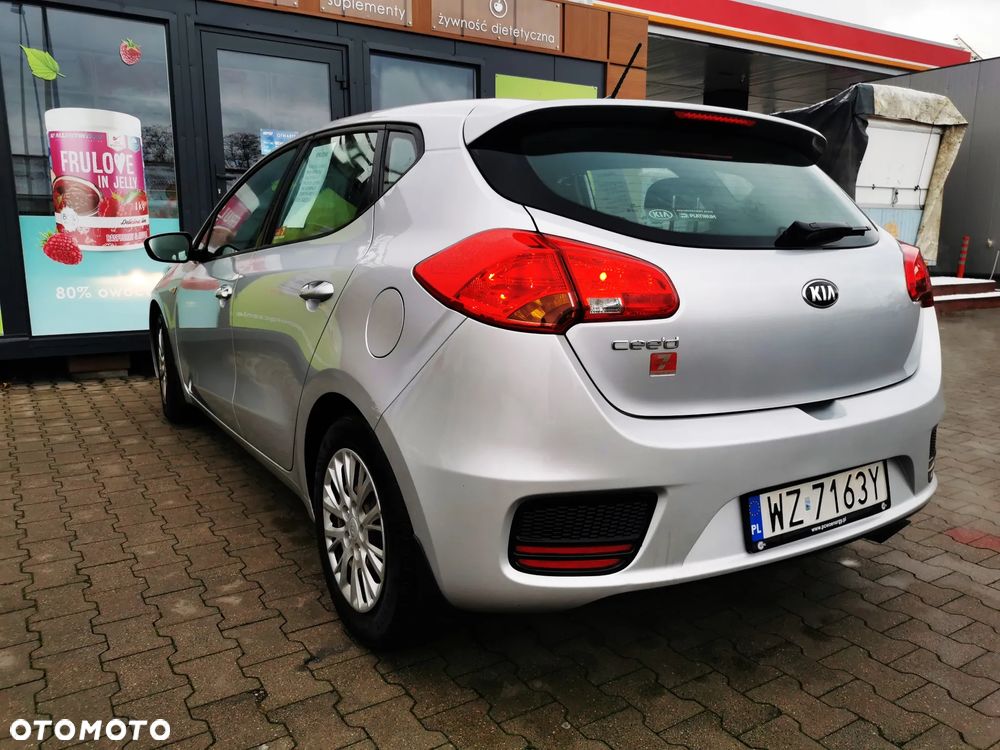Kia Ceed - 10