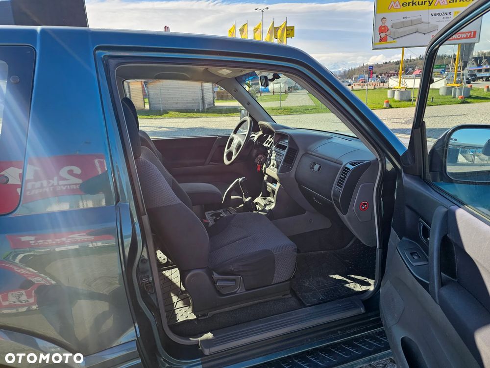 Mitsubishi Pajero - 16