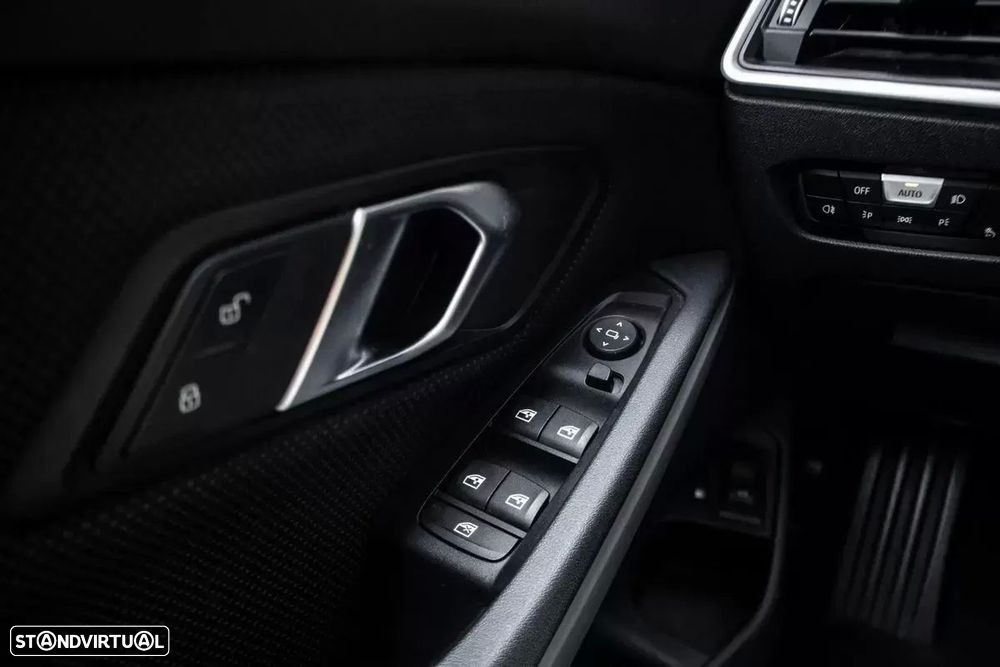 BMW 330 e Line Luxury Auto - 17