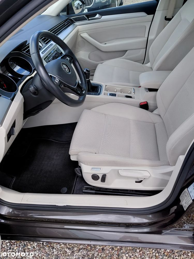 Volkswagen Passat 1.8 TSI BMT Comfortline - 28