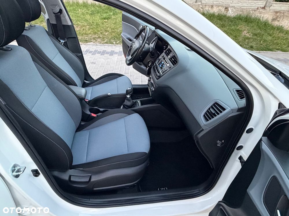 Hyundai i20 blue 1.2 YES Gold - 9