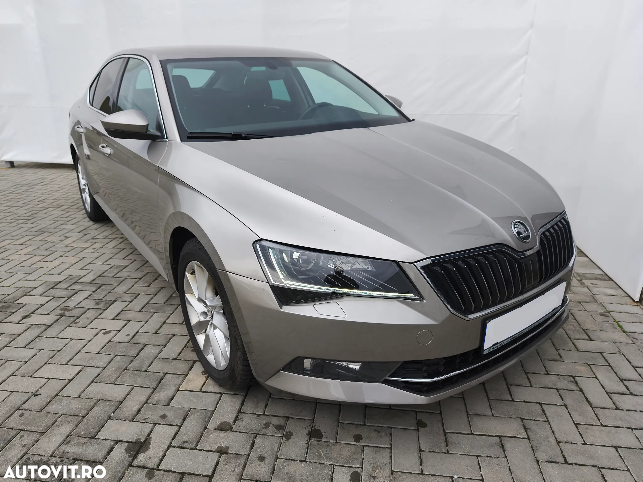 Skoda Superb 2.0 TDI 4X4 Ambition - 8