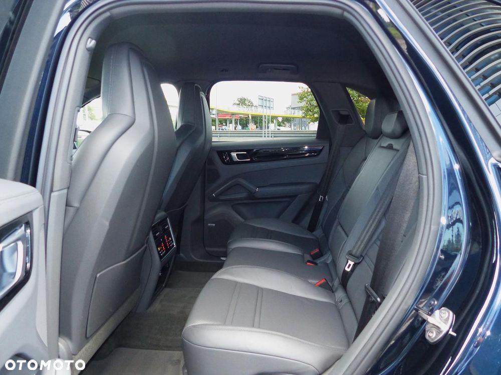 Porsche Cayenne Platinum Edition - 16