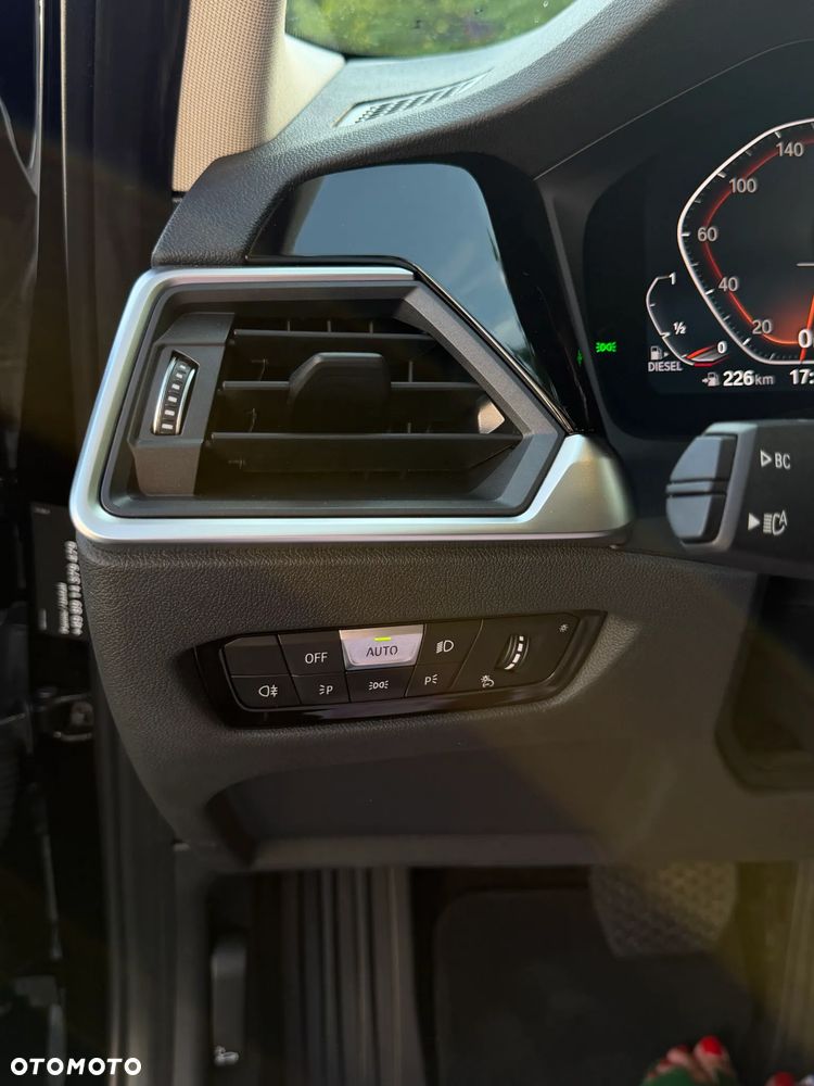 BMW Seria 3 318d mHEV - 32