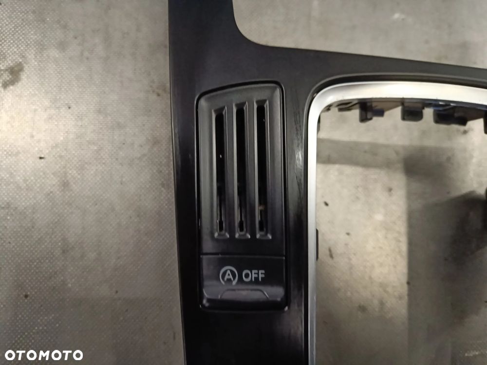 Panel środkowy Audi A4 B8 Ramka skrzyni biegów 8K0864261 - 8