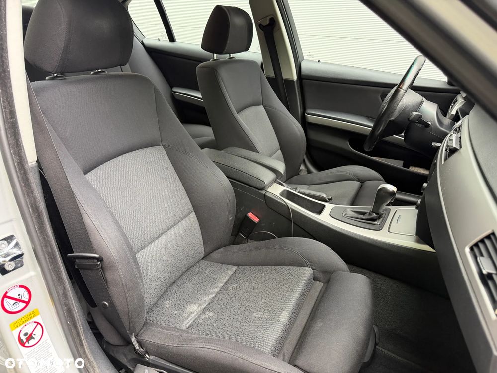 BMW Seria 3 320i - 13