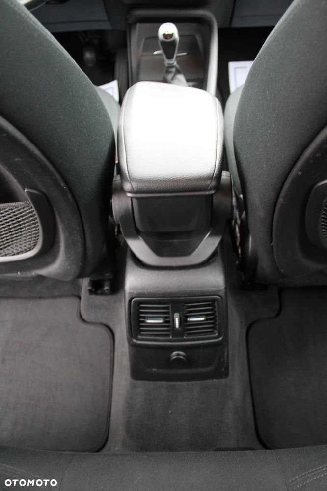 BMW X1 sDrive18d Advantage - 33