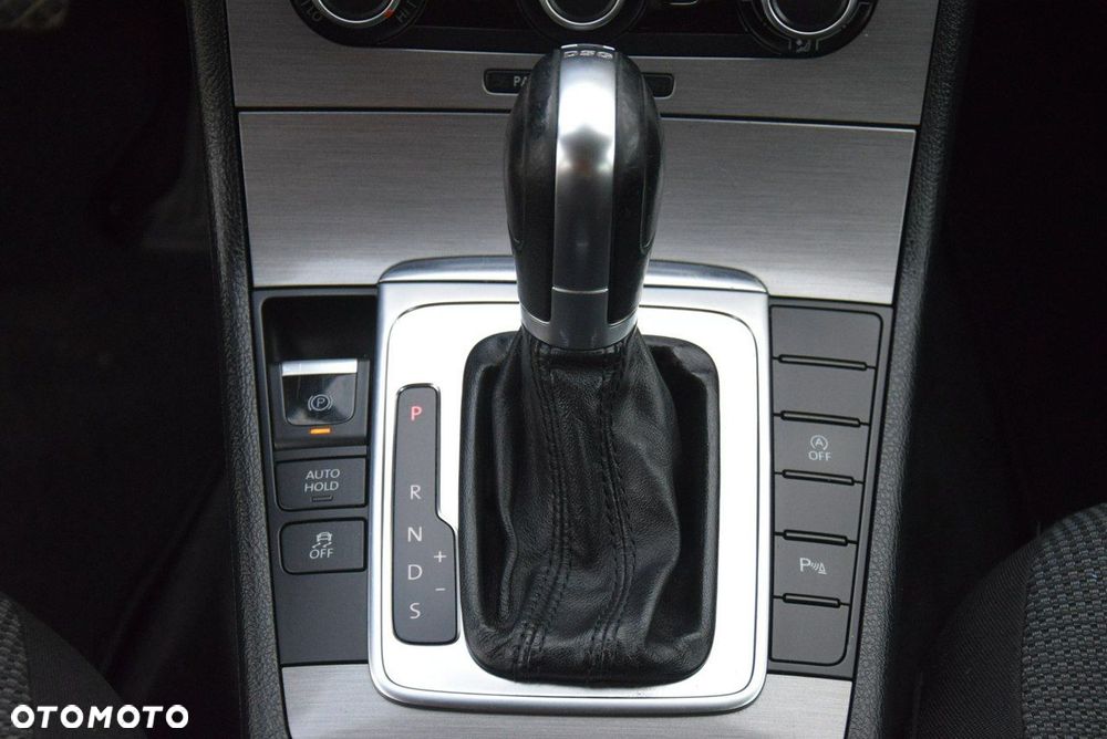 Volkswagen Passat - 24