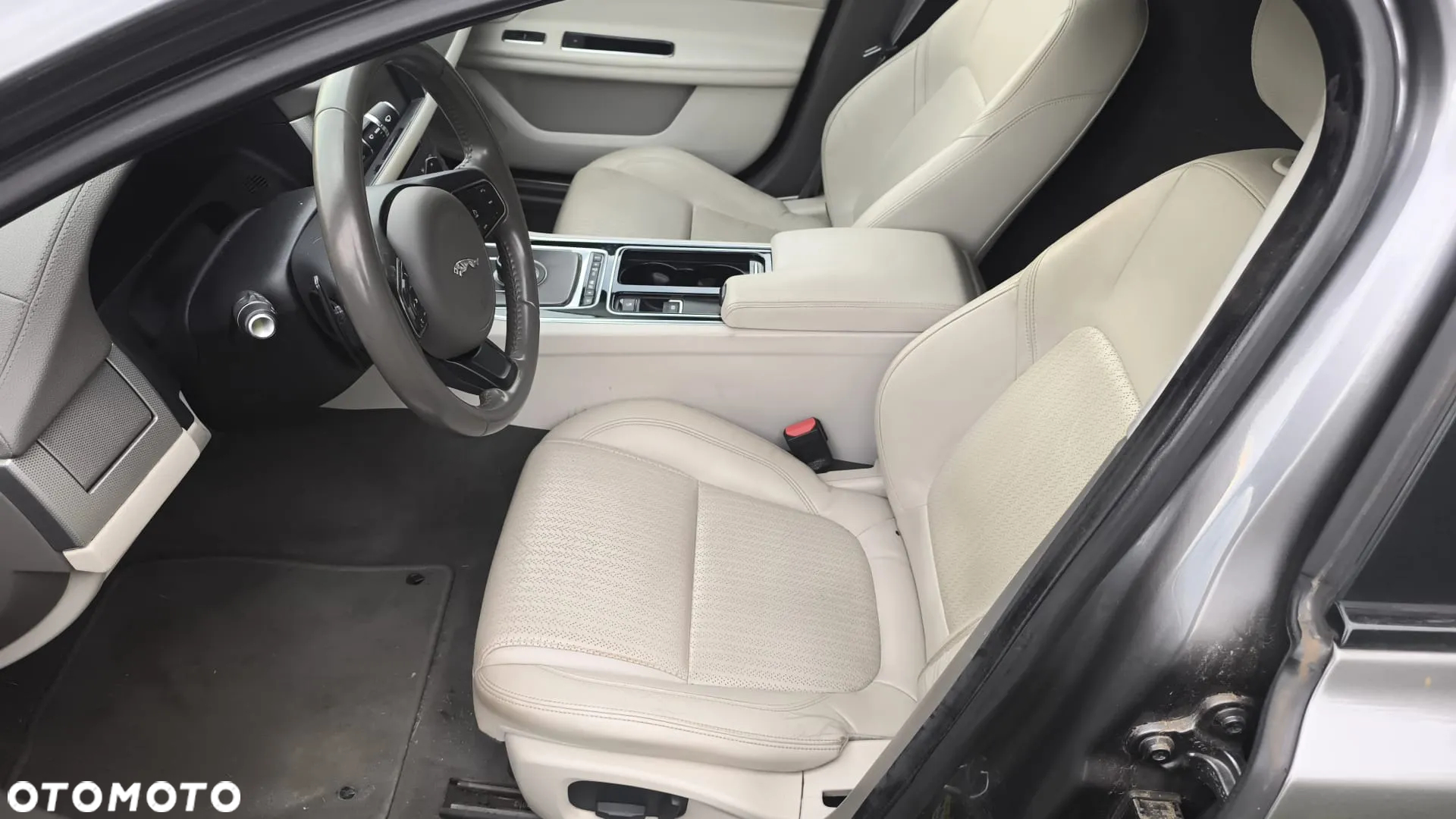 Jaguar XF 2.0 i4D Prestige - 2