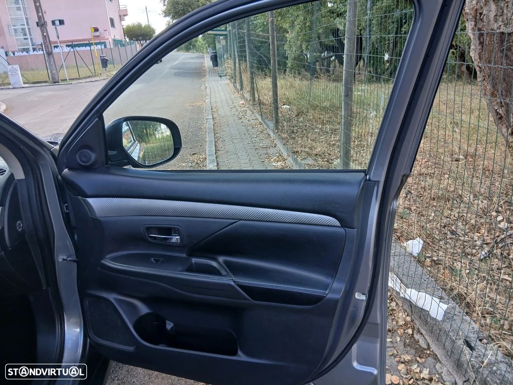 Mitsubishi Outlander 2.2 DI-D Instyle Navi - 40