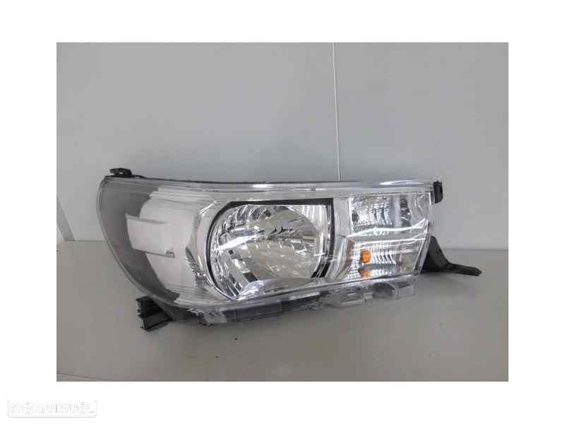 FAROL DIREITO TOYOTA HILUX - 1