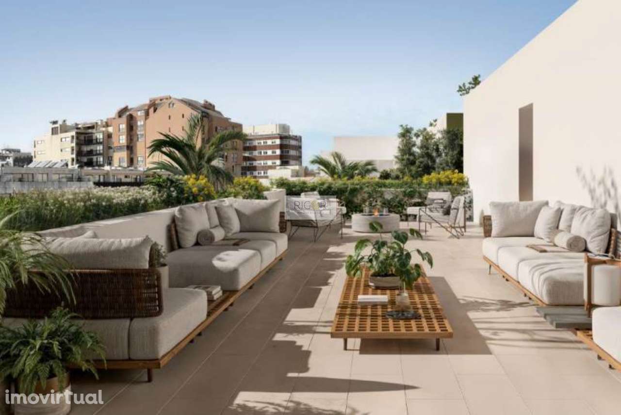 Apartamento T4 com 2 pátios, 3 lugares de estacionamento e arrumo em M - Grande imagem: 2/11