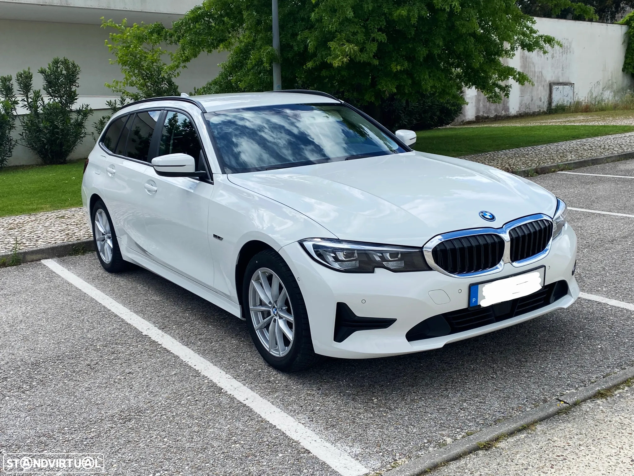 BMW 330 e Touring Auto - 4