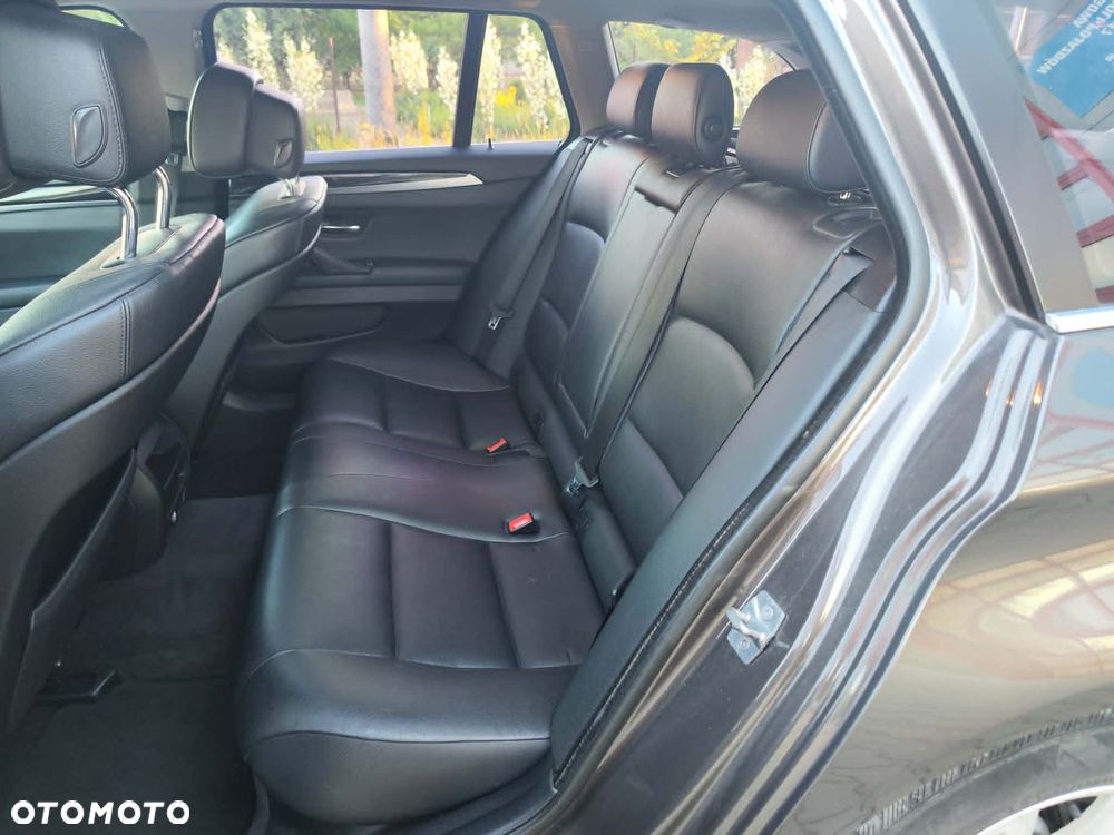 BMW Seria 5 525d - 31