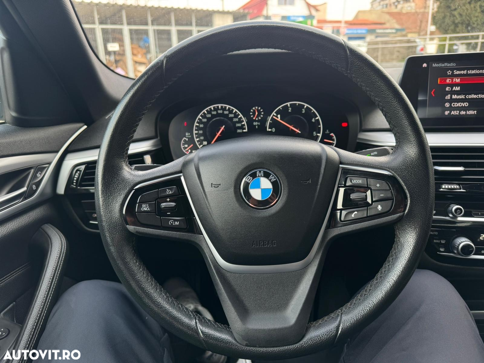 BMW Seria 5 520d Sport Line - 14