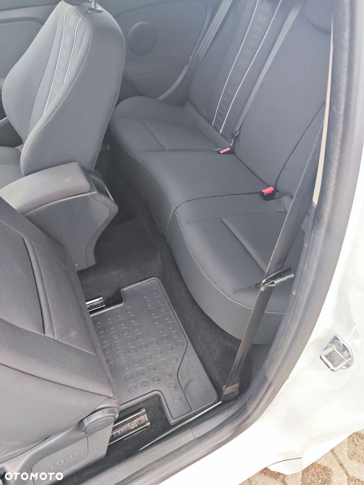 Renault Megane 1.6 16V Dynamique Euro5 - 11