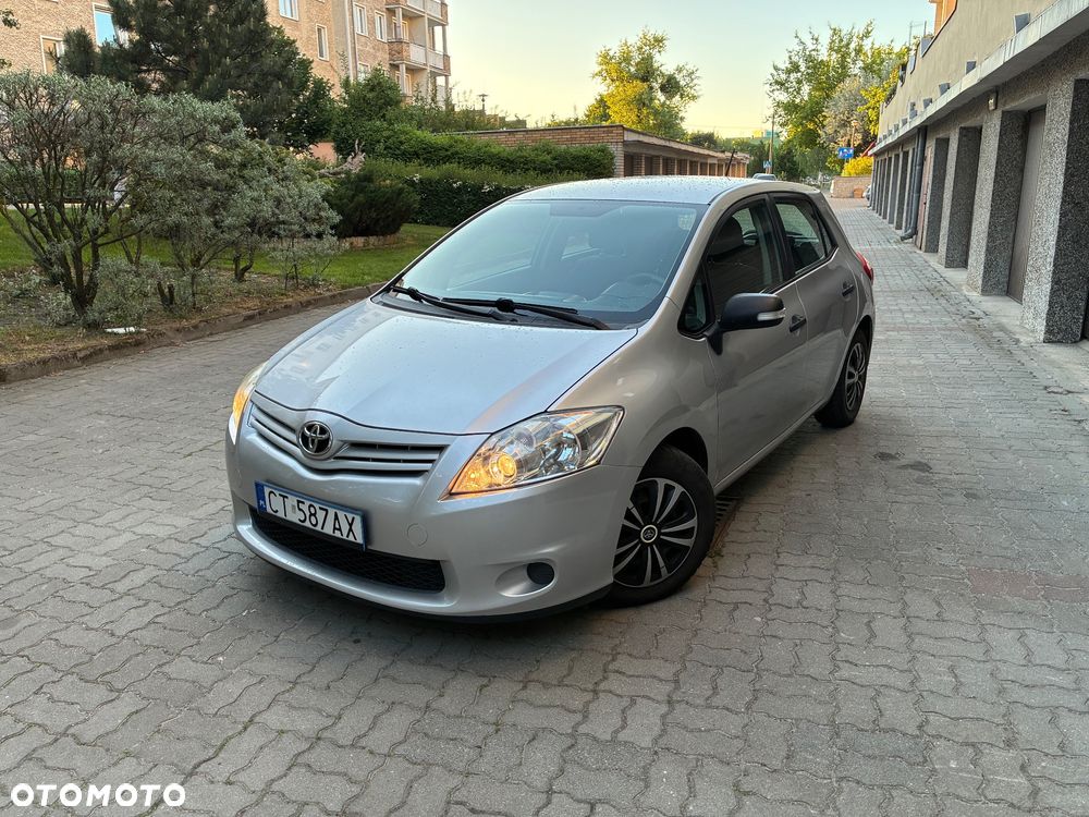 Toyota Auris 1.4 D-4D Luna - 2
