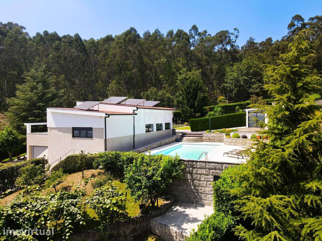Fantástica Moradia T4 com piscina, jardim e vistas desafogadas voltada - Grande imagem: 3/35