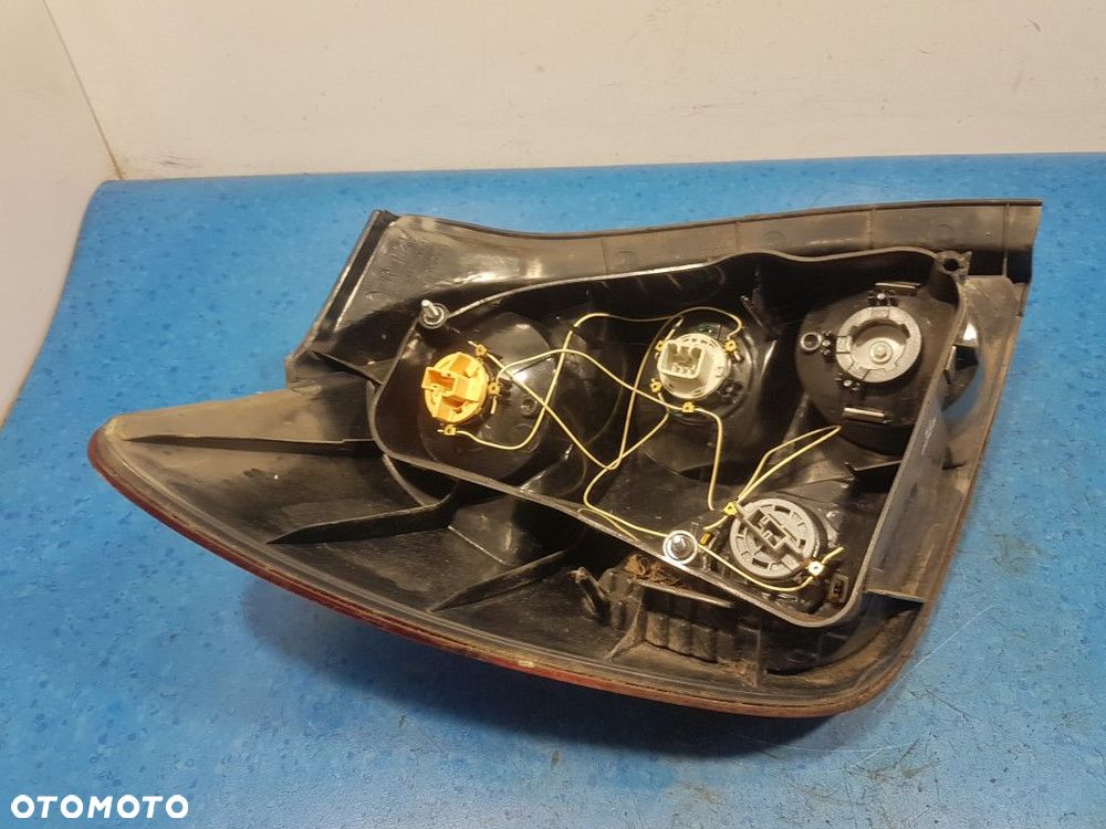 TOYOTA COROLLA VERSO I LAMPA TYŁ PRAWA ZEWNĘTRZNA - 7
