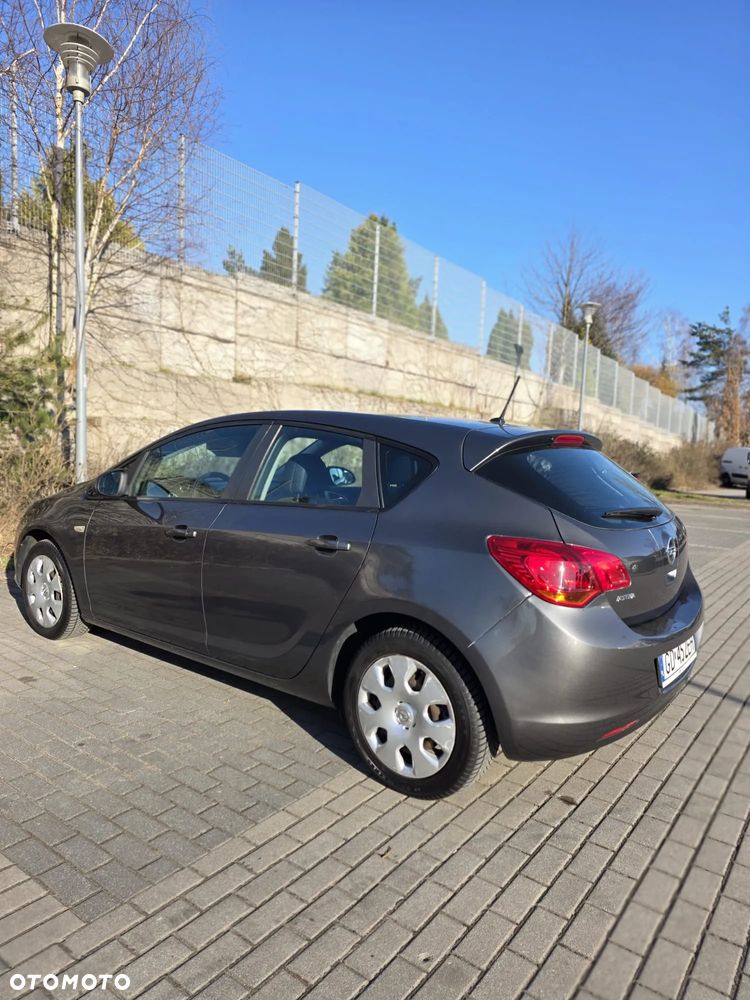 Opel Astra 1.6 - 8