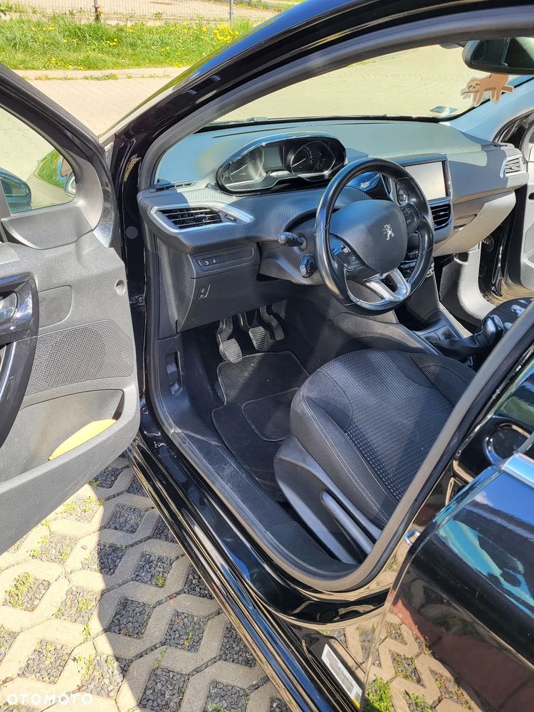 Peugeot 208 - 14