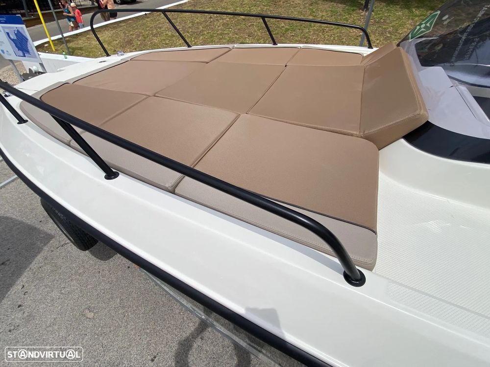 Quicksilver Activ 755 Sundeck - 5