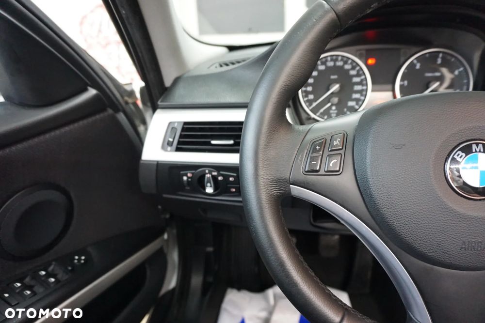 BMW Seria 3 318d - 35