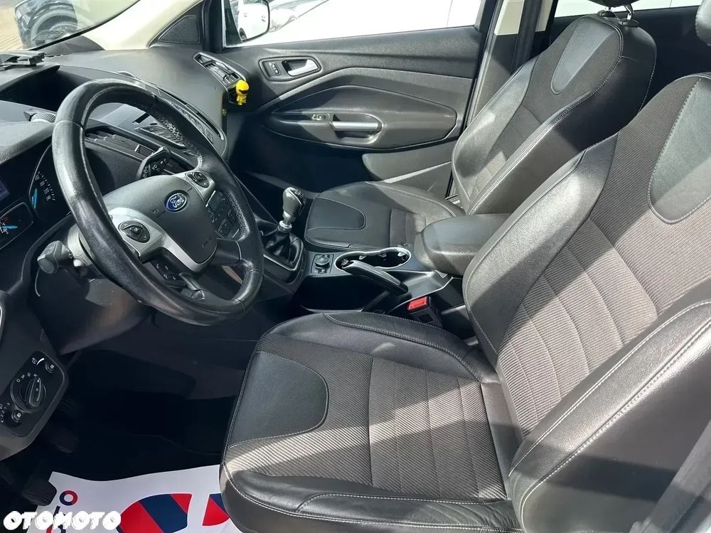 Ford Kuga 2.0 TDCi 2x4 Titanium - 17