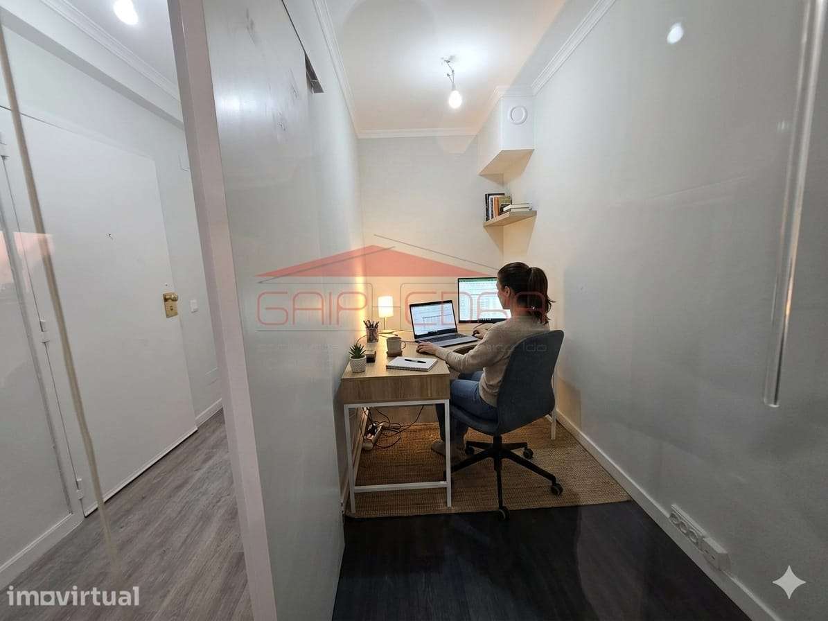 Apartamento T1 +1 com segurança e ótima localização - Grande imagem: 3/19