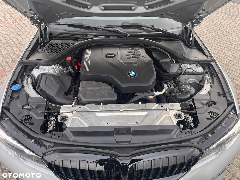 BMW Seria 3 320i xDrive Edition M Sport Shadow - 21