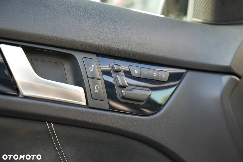 Mercedes-Benz Klasa C 63 AMG Coupe AMG SPEEDSHIFT MCT Edition 507 - 30