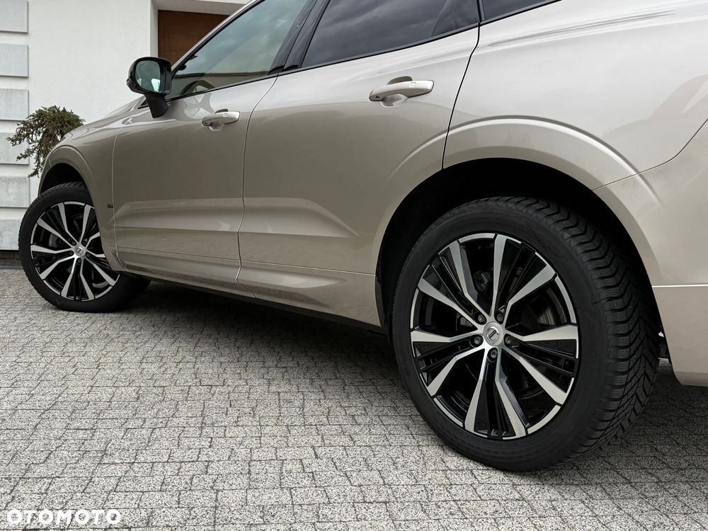 Volvo XC 60 B4 D AWD Plus Dark - 33