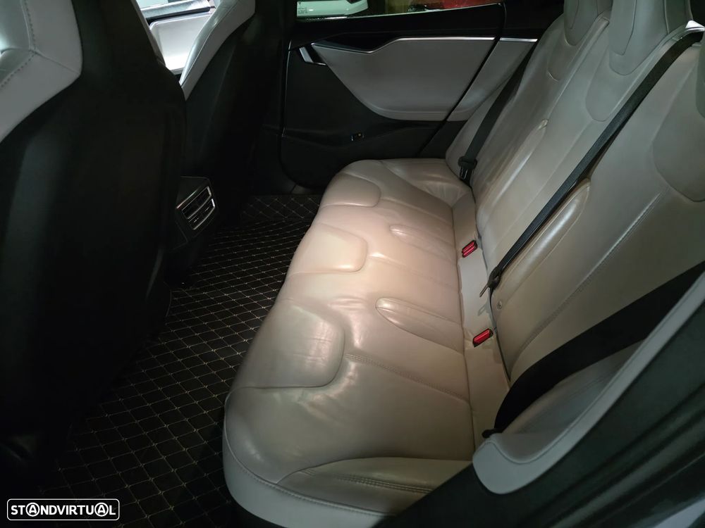 Tesla Model S 85 - 15
