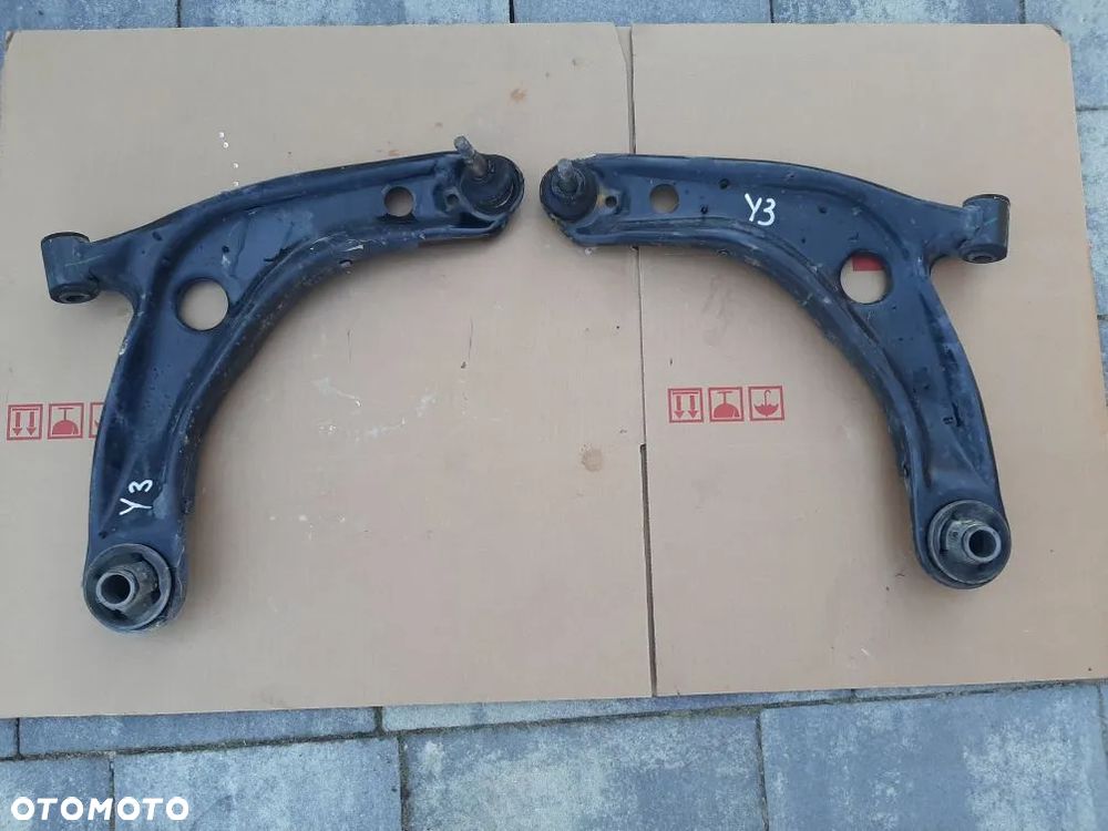WAHACZ LEWY PRAWY TOYOTA YARIS II III 2006- 1.0 1.3 1.4 - 8